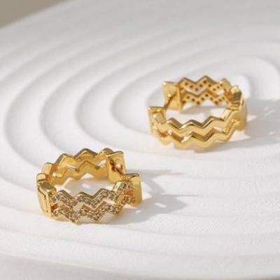 18kt gold-plated diamante zig zag huggie earrings