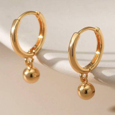 18kt gold-plated ball drop huggie earrings